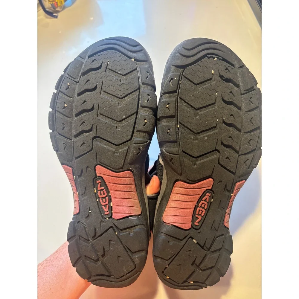 Keen Newport H2 Hiking Sandals Waterproof Outdoor Trail Black Womens 9 $54